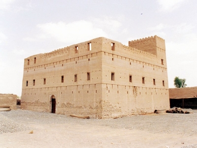 Al Kamil Wal Wafi which is located in the South Eastern Province – has attractive attractions that enable it to occupy its tourist site and attract many tourists. 2