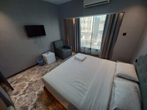Book a Budget Double Room in Sur Oman with a double bed, private bathroom, free Wi-Fi, air conditioning, and a central location near Sur Corniche