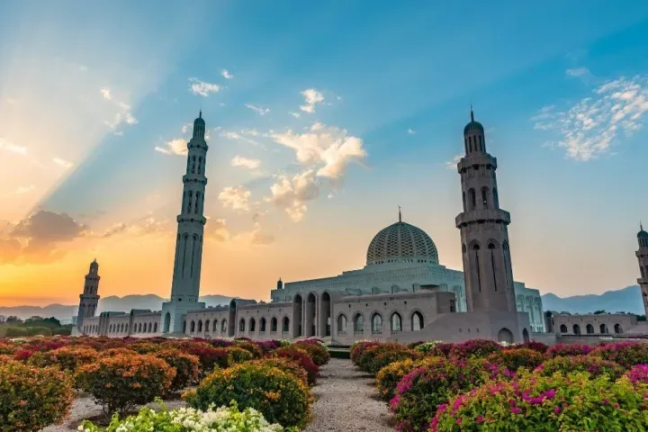 Muscat Half-Day City Tour – Oman architecture and coastal highlights