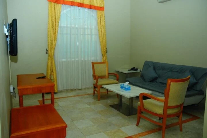 Al Faisal Hotel Suites offers studios and larger apartment-style accommodation near the Sur seafront, suited to families and