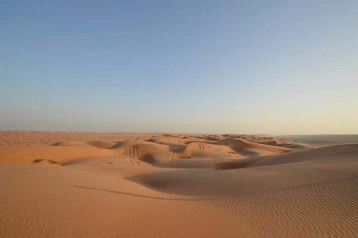 Wadi Bani Khalid and Sharqiya Sands Tour from Sur – oasis and desert